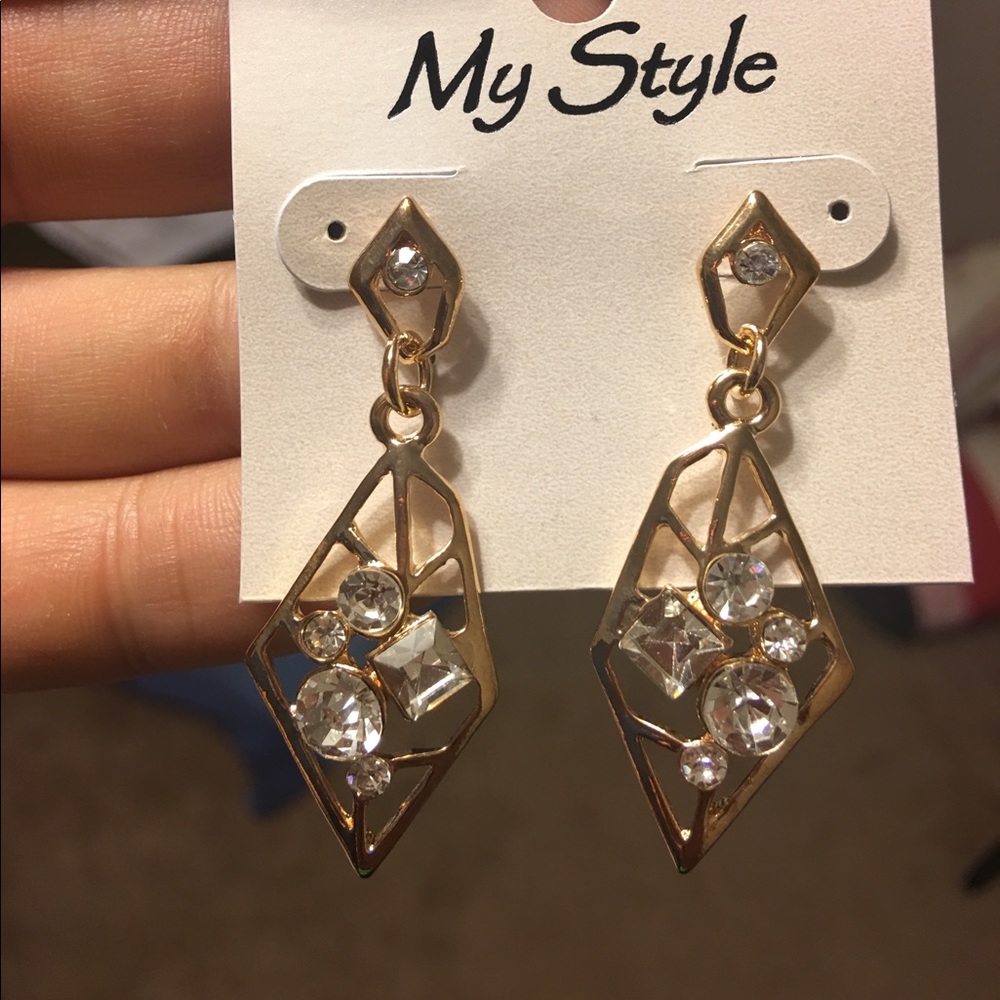 ⭐️ Free!! Crystal Geo Shape Drop Earrings - Picture 3 of 5